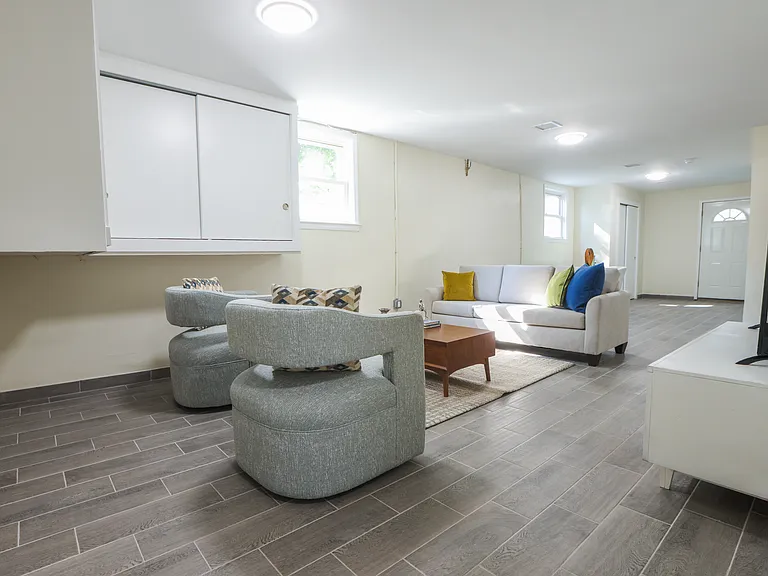 25 Van Duzen Pl #1 — Photo 17