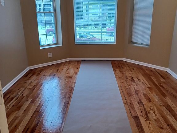 3rd image of 3836 W Gladys Ave