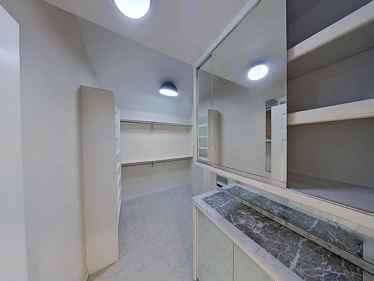 Master walk-in Closet