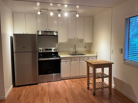 2nd image of 1598 Sir Francis Drake Blvd APT 2