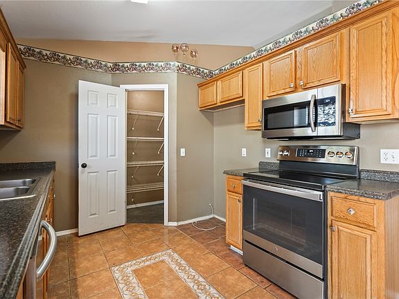 4th image of 1579 Andrew Ct