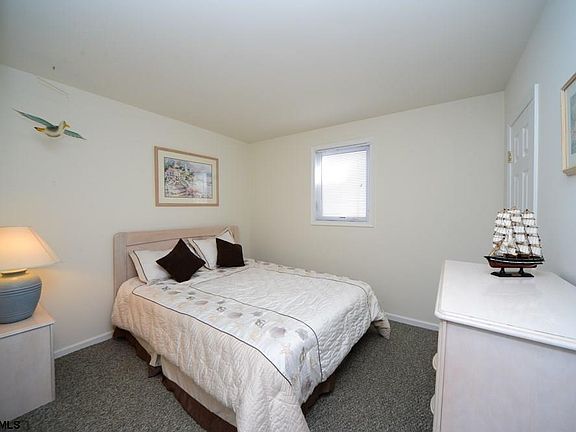 5th image of 820 Saint Charles Pl #1
