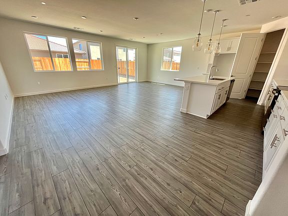 4th image of 3231 Mesa Oak St