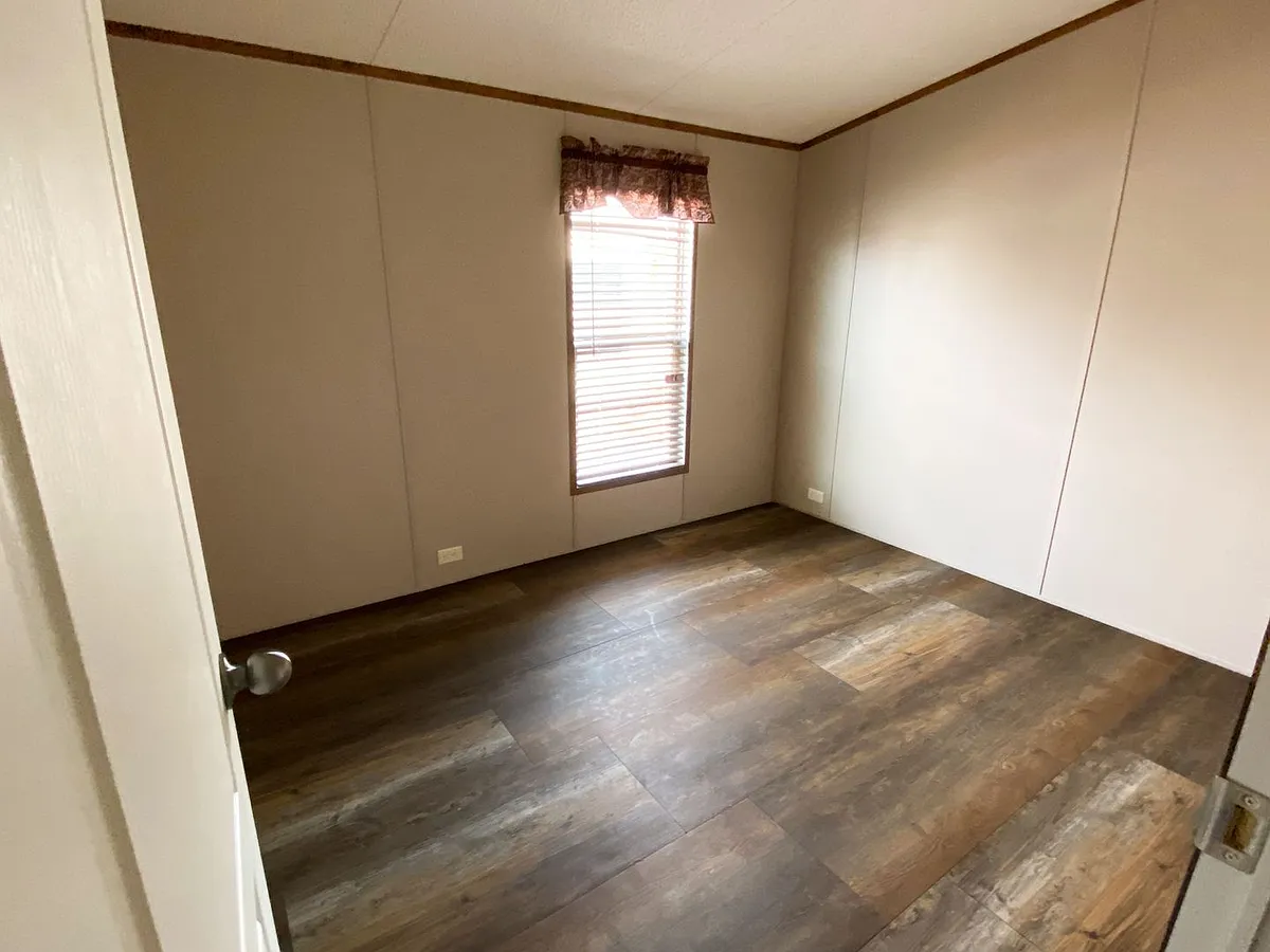 Building Photo - 3900 Lenore Dr