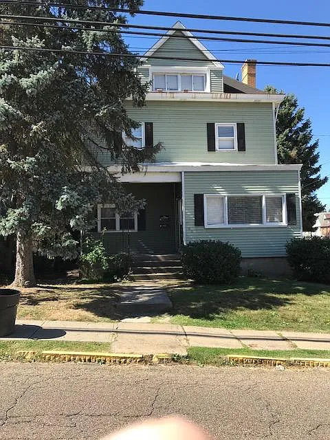 93 N Jackson Ave photo 1