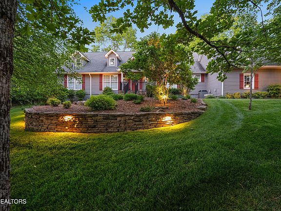 2nd image of 15 Cloverdale Cir