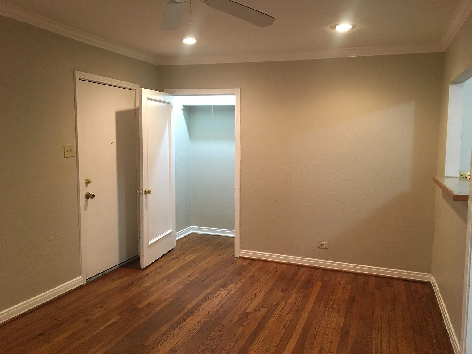 2 bed, 1010 sqft, $1,675 — Photo 2