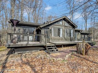 2105 Blue Ox Rd, Pocono Pines, PA 18350