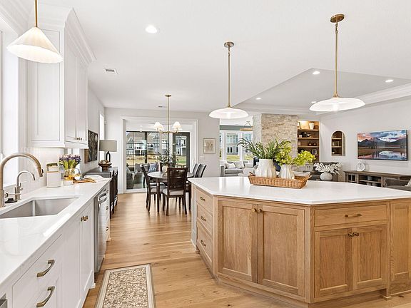 3rd image of 118 Spring Farm Rd