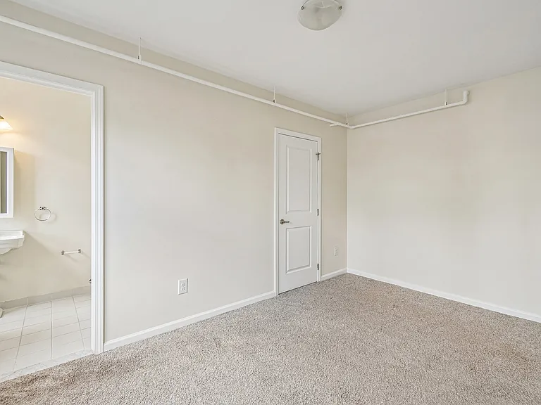 The Ashley Apartments — Photo 40