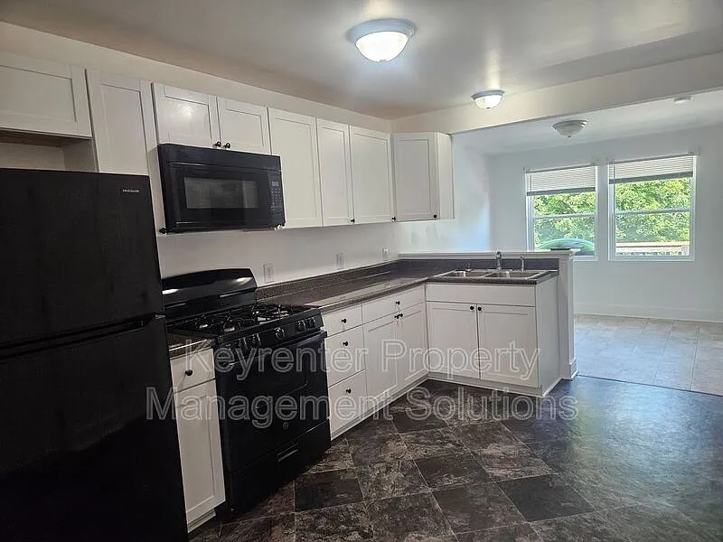 1 bed, 1.0 bath, 1000 sqft, $950 — Photo 2