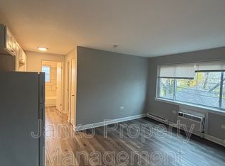 2113 119th St APT 12, Blue Island, IL 60406