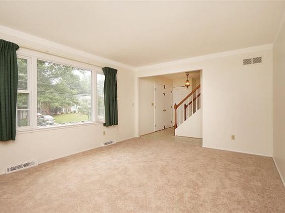 5th image of 3832 Woodsong Dr