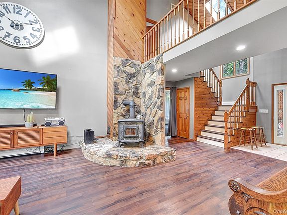 4th image of 243 Hill Road