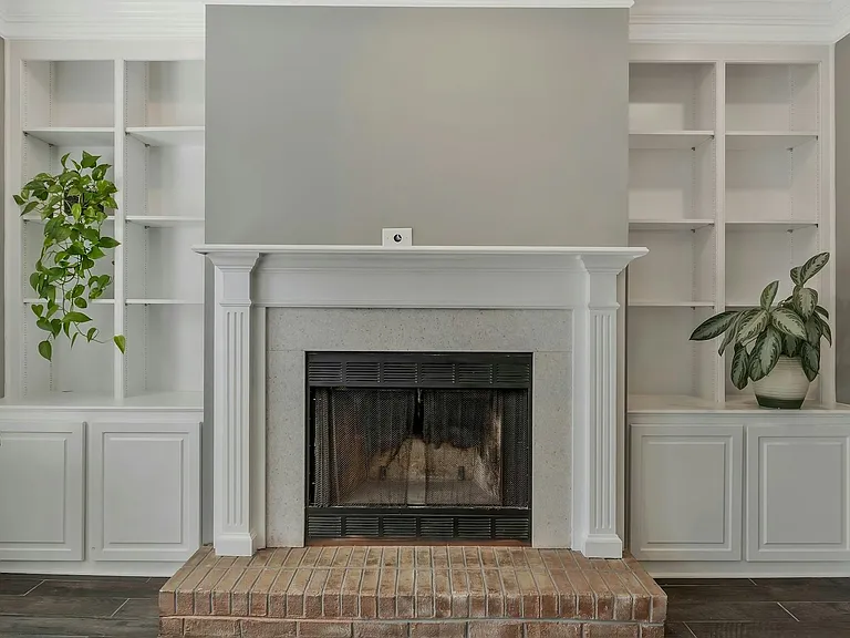 1005 Glendale Ln — Photo 5