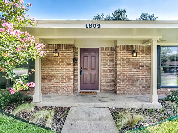 4th image of 1809 Trinity Dr
