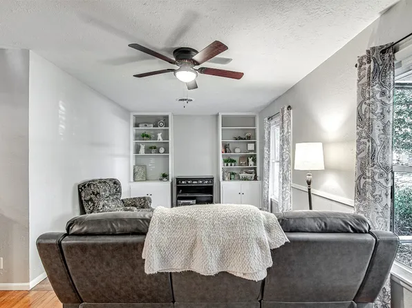 1712 Stewart Dr, Arlington, TX 76013