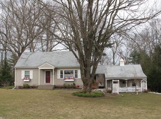 20 Oakridge Dr, Granby, CT 06035