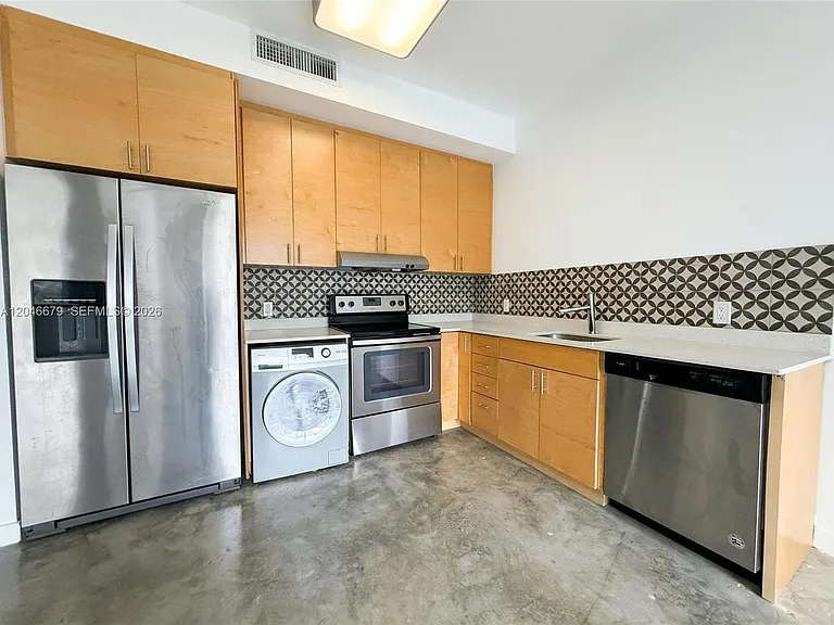 761 NW 1st St #302 — Photo 8