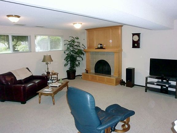 5th image of 2040 N Fremont Cir