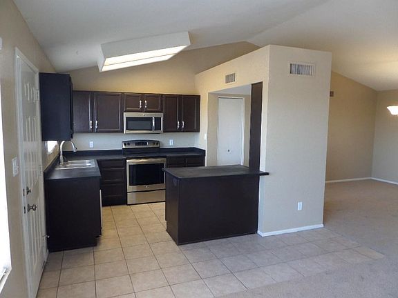 5th image of 1717 E Shasta St