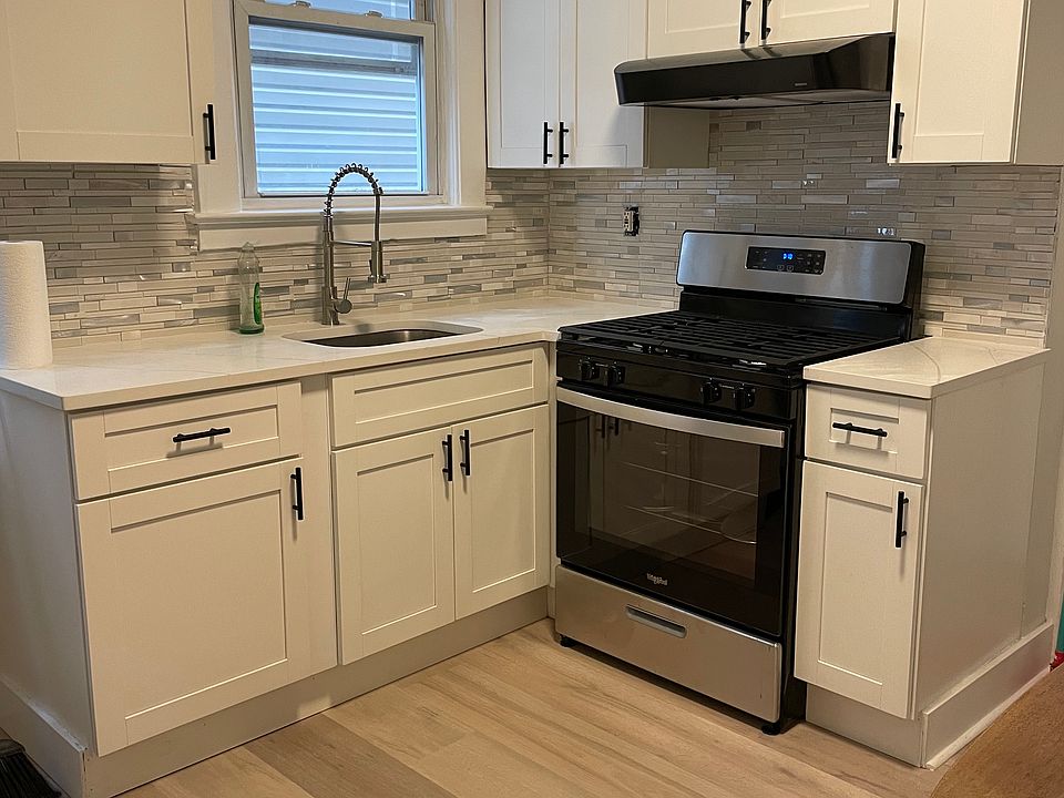 2nd image of 114 Davenport Ave #1