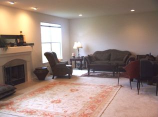 2952 Shamrock Dr, Elgin, IL 60124