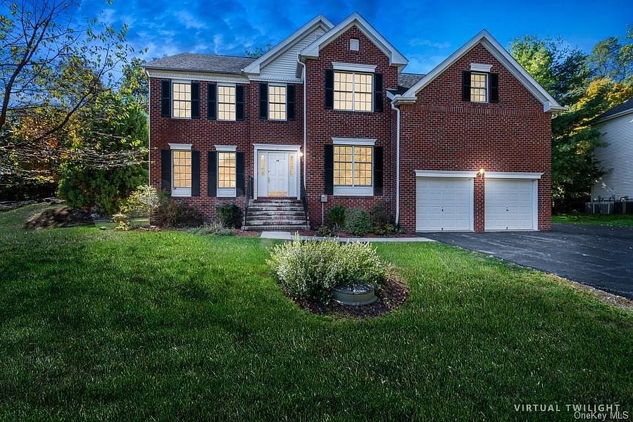 1st image of 18 Red Oak Ln