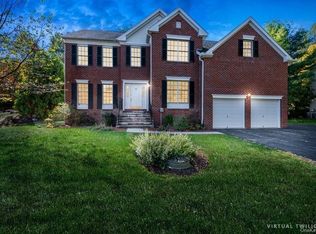 18 Red Oak Ln, Cortlandt Manor, NY 10567