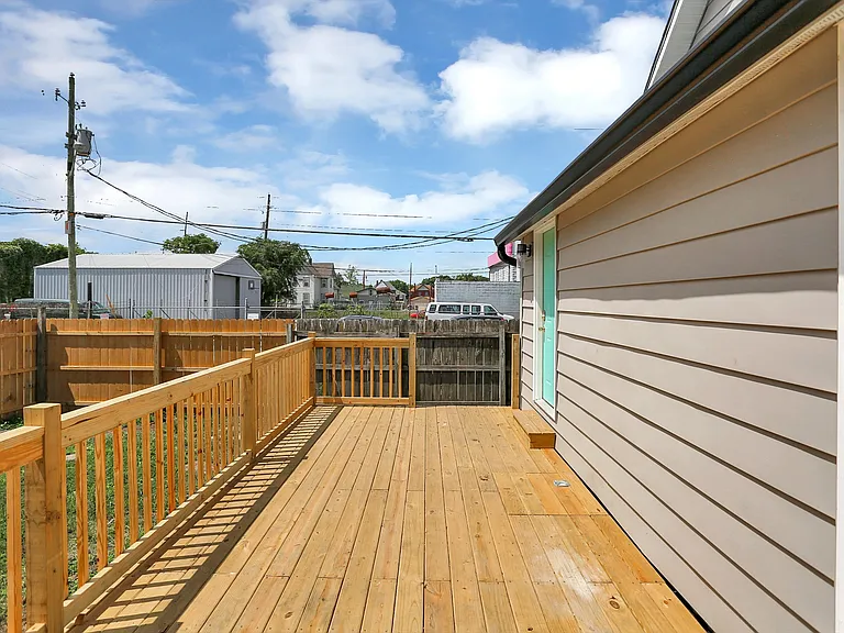 1117 E Naomi St — Photo 23