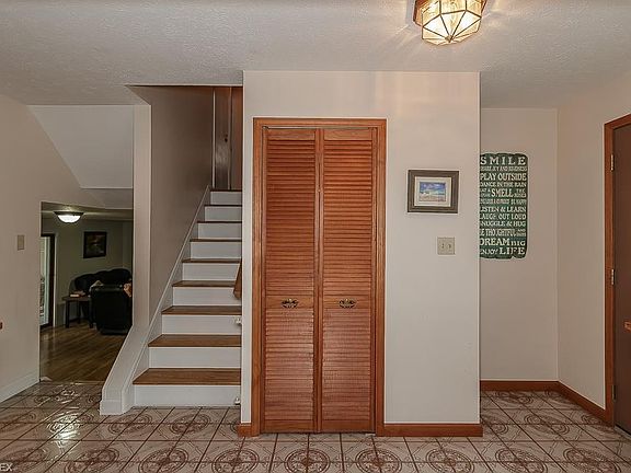3rd image of 6347 Dunfield Dr