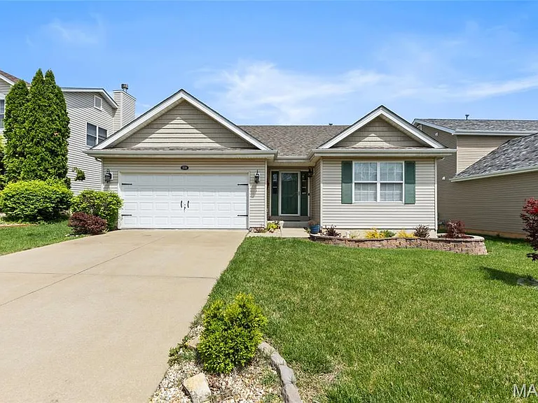 209 Flint Brook Dr — Photo 1