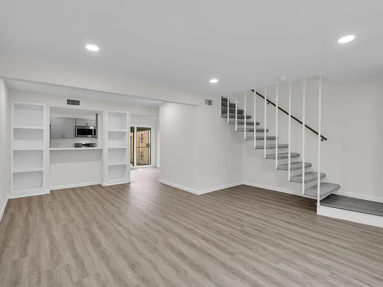 6111 Beverly Hill St #32 — Photo 2