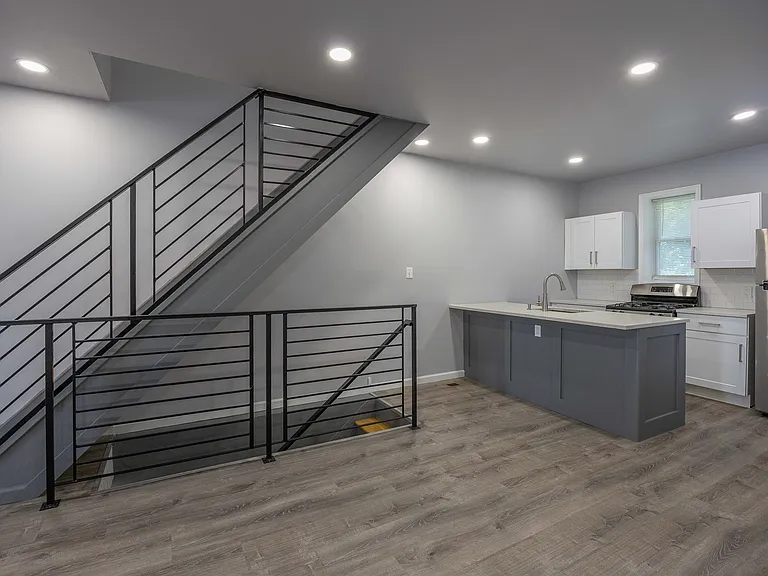 574 E Herman St — Photo 7