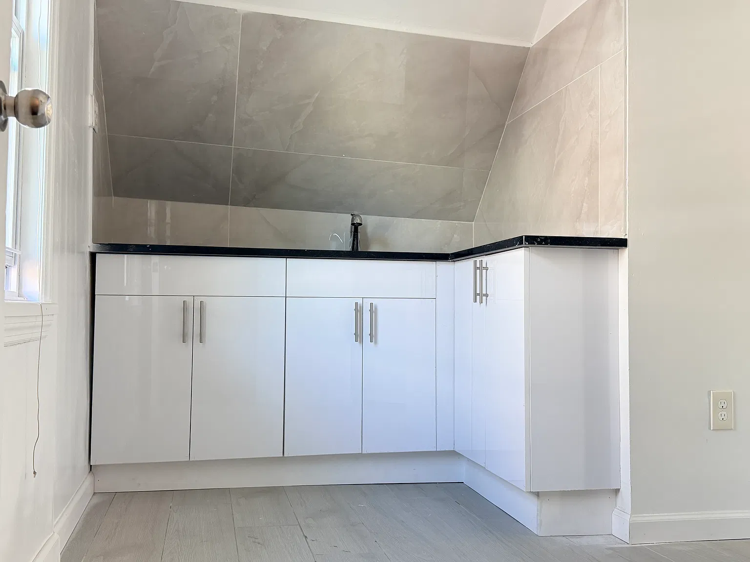 2 bed, 800 sqft, $1,800 — Photo 2