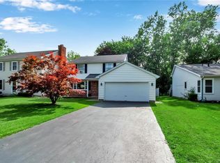 279 Brockmoore Dr, East Amherst, NY 14051