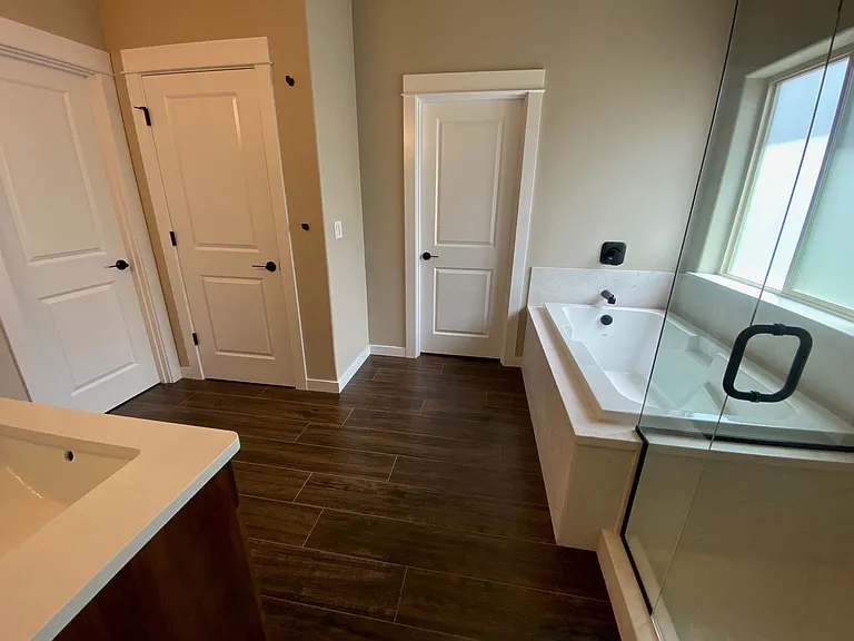 909 Durham Ave — Photo 15