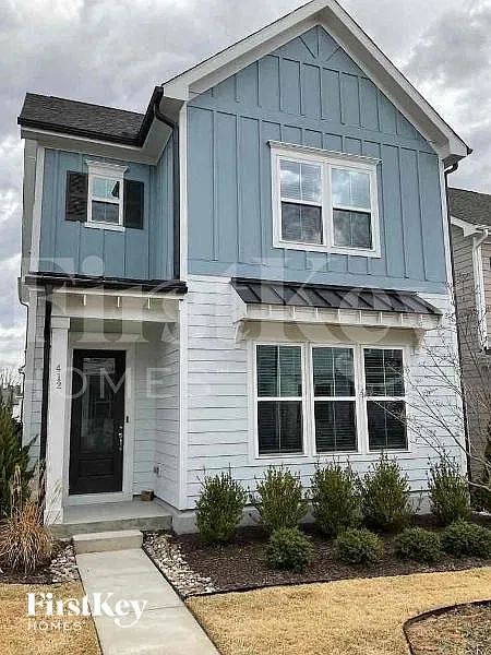 3 bed, 3.0 bath, 2430 sqft, $2,790 — Photo 1