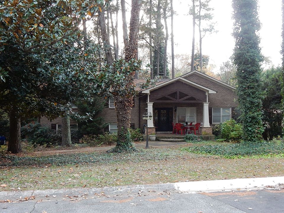 1st image of 2605 Hedgerow Dr NE