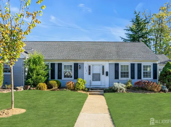 231 Marblehead Ln #A, Monroe Township, NJ 08831