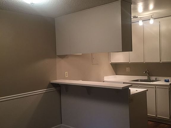 3rd image of 1710 V St APT 09