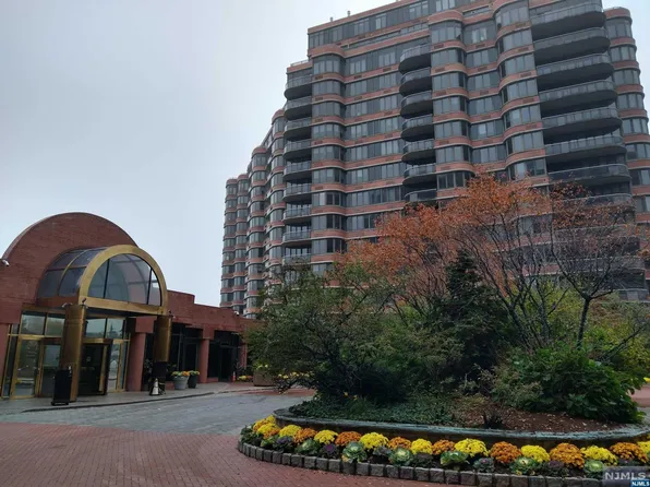 100 Carlyle Dr #9C, Cliffside Park, NJ 07010