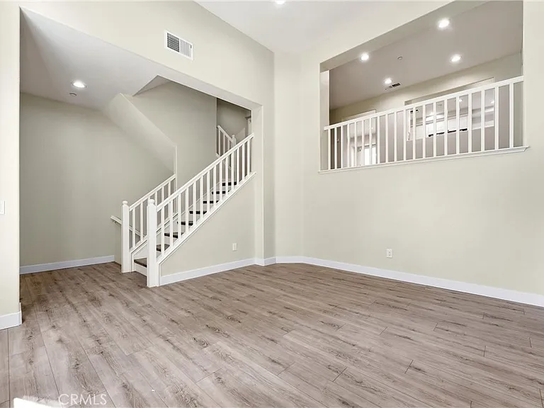 56 Modesto — Photo 3