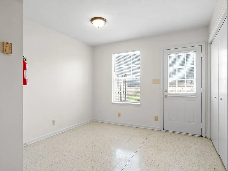 Needmore Road-630-694 — Photo 13