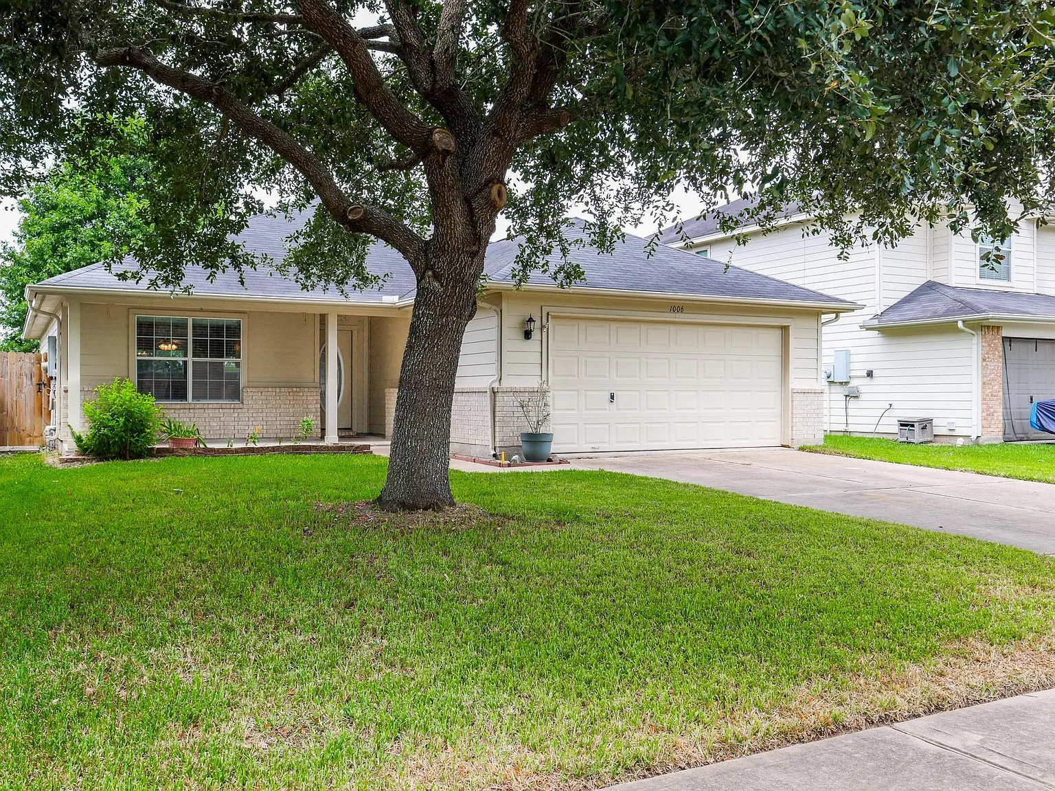 3 bed, 2.0 bath, $2,200 — Photo 2