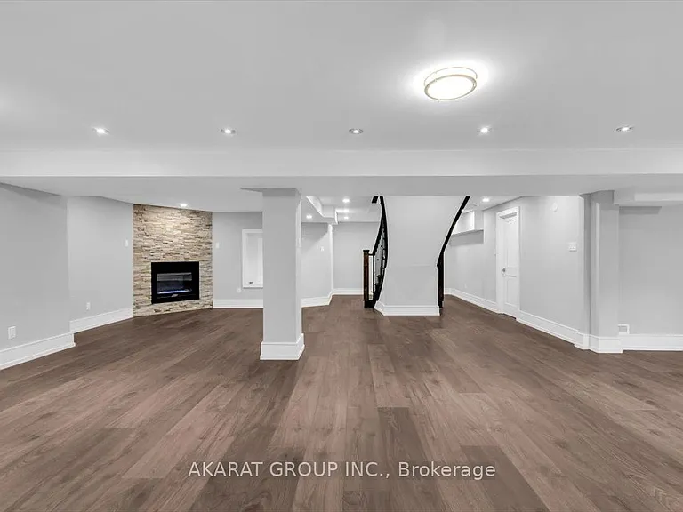 1274 Kings College Dr — Photo 40