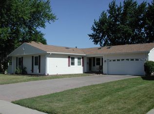 1318 Colwyn Dr, Schaumburg, IL 60194
