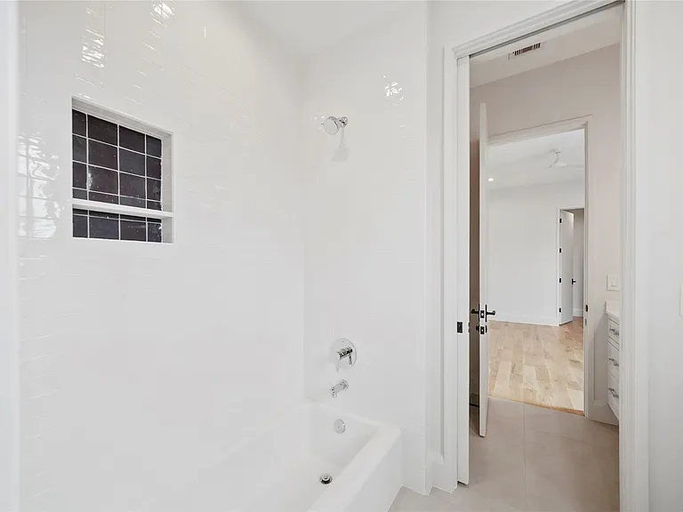 603 E 26th St — Photo 35