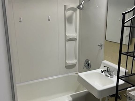 5th image of 309 N Tacoma Ave #2