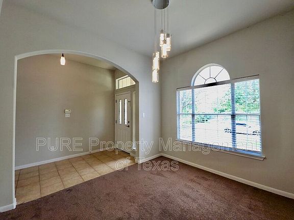3rd image of 1104 Kensington Castle Trl